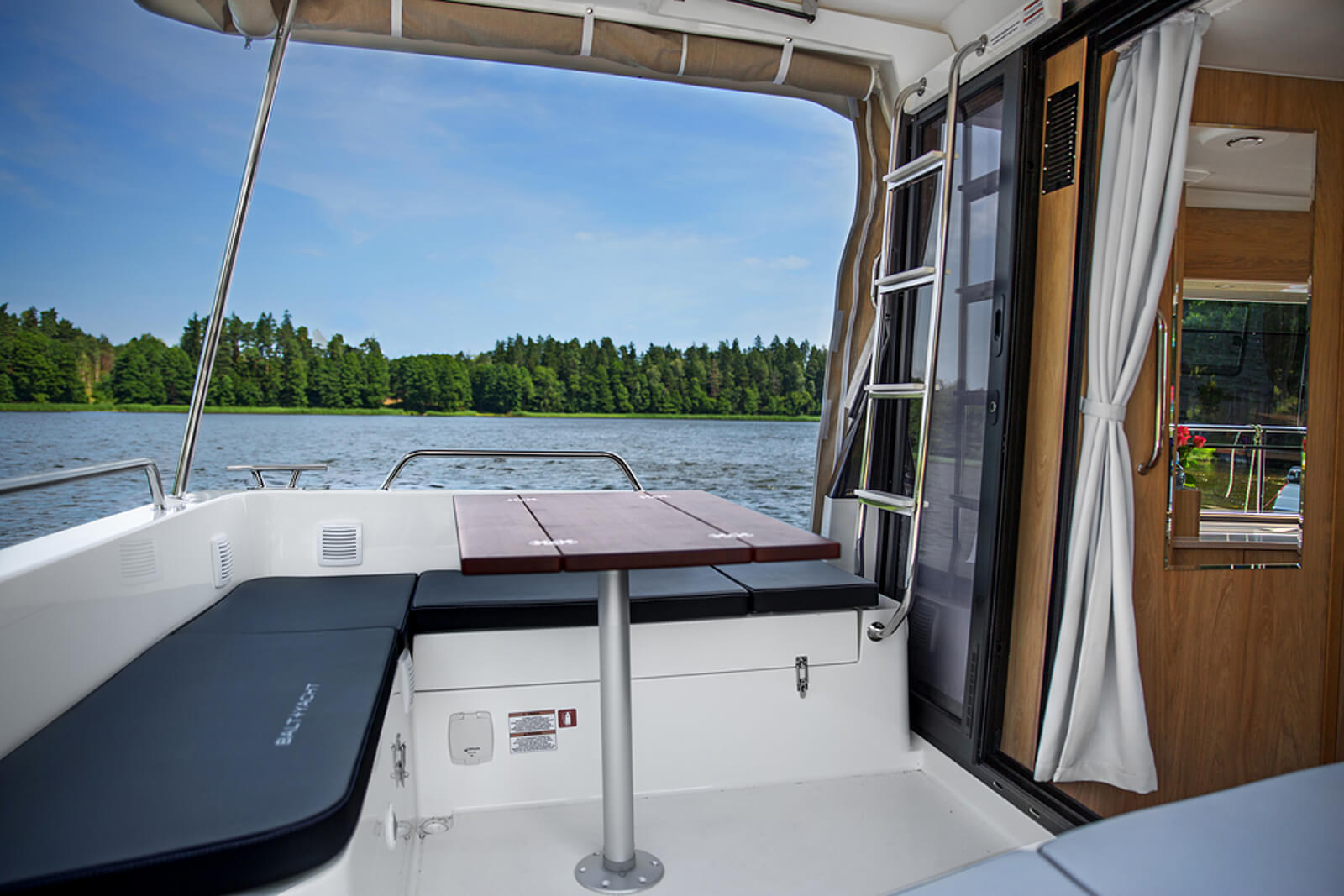 BaltYacht SunCamper 35, BaltYacht Sun Camper 35, SunCamper 35, Sun Camper 35, Balt SC35, Balt SC 35, Balt Хаусбот, HOUSEBOAT, водоизмещающее судно, плавучий дом