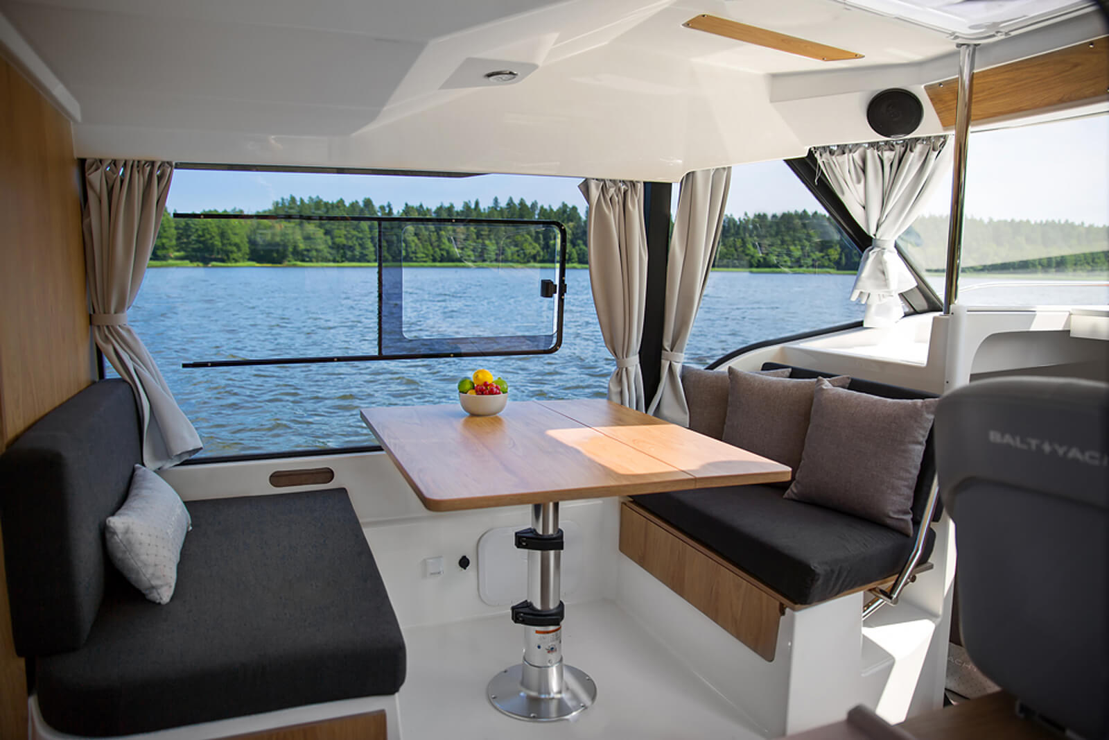 BaltYacht SunCamper 35, BaltYacht Sun Camper 35, SunCamper 35, Sun Camper 35, Balt SC35, Balt SC 35, Balt Хаусбот, HOUSEBOAT, водоизмещающее судно, плавучий дом