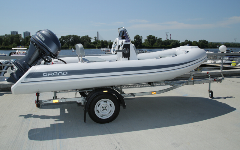 Прицеп для перевозки надувной лодки класса RIB длиной до 4,00 м 44PL1105RIB Прицеп для перевозки лодки класса RIB 44PL1105RIB, Прицеп для перевозки лодки класса RIB, Прицеп для лодки класса RIB, Прицеп для надувной лодки RIB, Прицеп для RIB лодки, Прицеп Кияшко для перевозки лодки RIB, Причіп для перевезення надувного човна класу RIB 44PL1105RIB, Причіп для човна класу RIB, Причіп для перевезення човна класу RIB, Причіп Кияшко для RIB човна