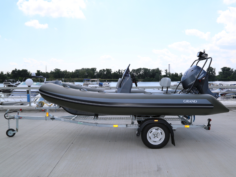 Прицеп для перевозки надувной лодки класса RIB длиной до 4,30 м 46PL1106RIB Прицеп для перевозки лодки класса RIB 46PL1106RIB, Прицеп для перевозки лодки класса RIB, Прицеп для лодки класса RIB, Прицеп для надувной лодки RIB, Прицеп для RIB лодки, Прицеп Кияшко для перевозки лодки RIB, Причіп для перевезення надувного човна класу RIB 46PL1106RIB, Причіп для човна класу RIB, Причіп для перевезення човна класу RIB, Причіп Кияшко для RIB човна