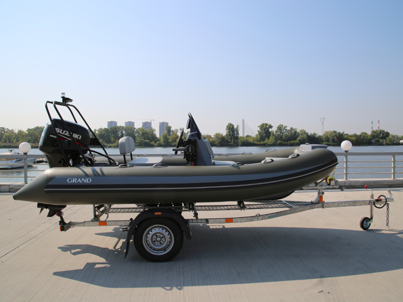 Прицеп для перевозки надувной лодки класса RIB длиной до 4,30 м 46PL1106RIB Прицеп для перевозки лодки класса RIB 46PL1106RIB, Прицеп для перевозки лодки класса RIB, Прицеп для лодки класса RIB, Прицеп для надувной лодки RIB, Прицеп для RIB лодки, Прицеп Кияшко для перевозки лодки RIB, Причіп для перевезення надувного човна класу RIB 46PL1106RIB, Причіп для човна класу RIB, Причіп для перевезення човна класу RIB, Причіп Кияшко для RIB човна