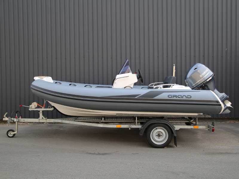 Прицеп для перевозки надувной лодки класса RIB длиной до 4,30 м 46PL1106RIB Прицеп для перевозки лодки класса RIB 46PL1106RIB, Прицеп для перевозки лодки класса RIB, Прицеп для лодки класса RIB, Прицеп для надувной лодки RIB, Прицеп для RIB лодки, Прицеп Кияшко для перевозки лодки RIB, Причіп для перевезення надувного човна класу RIB 46PL1106RIB, Причіп для човна класу RIB, Причіп для перевезення човна класу RIB, Причіп Кияшко для RIB човна