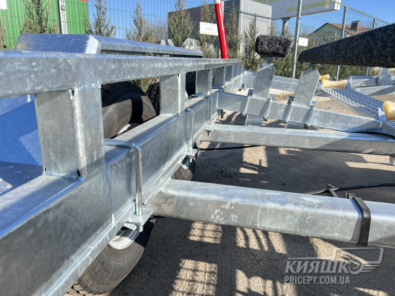 Прицеп двухосный для перевозки лодки длиной до 7,00 м и полной массой 3000 кг; 75PL2219 Прицеп двухосный для перевозки лодки 75PL2219, Прицеп двухосный для перевозки лодки, Прицеп двухосный для лодки, Двухосный лодочный прицеп, Двухосный трейлер для лодки, Лодочный прицеп с двумя осями, Двухосный прицеп для лодки, Двухосный прицеп Кияшко для перевозки лодки, Двовісний причіп для перевезення човна 75PL2219, Причіп двовісний для човна, Причіп двовісний для перевезення човна, Причіп Кияшко, Причіп двовісний для перевезення човнів до 7.0 м