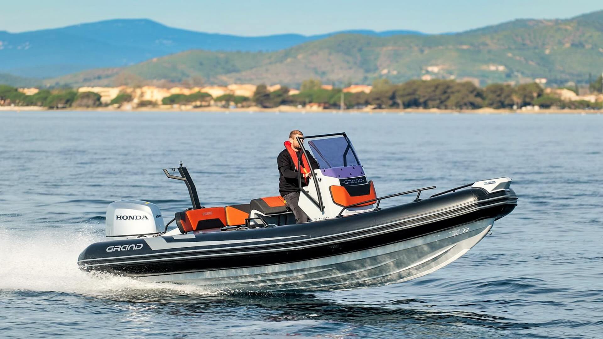 Надувная лодка с жестким дном GRAND Drive Line D600L GRAND Drive Line, GRAND Drive, GRAND D600L, GRAND Drive D600 LUX, GRAND RIB, Pro RIB, надувная лодка GRAND Drive D600L, Rigid Inflatable Boats GRAND
