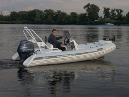 Якорная лебедка MinnKota DeckHand 40 на надувной лодке GRAND Golden Line G480