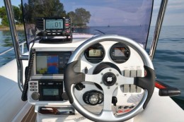 Приборная панель рулевой стойки надувной лодки GRAND G480LF