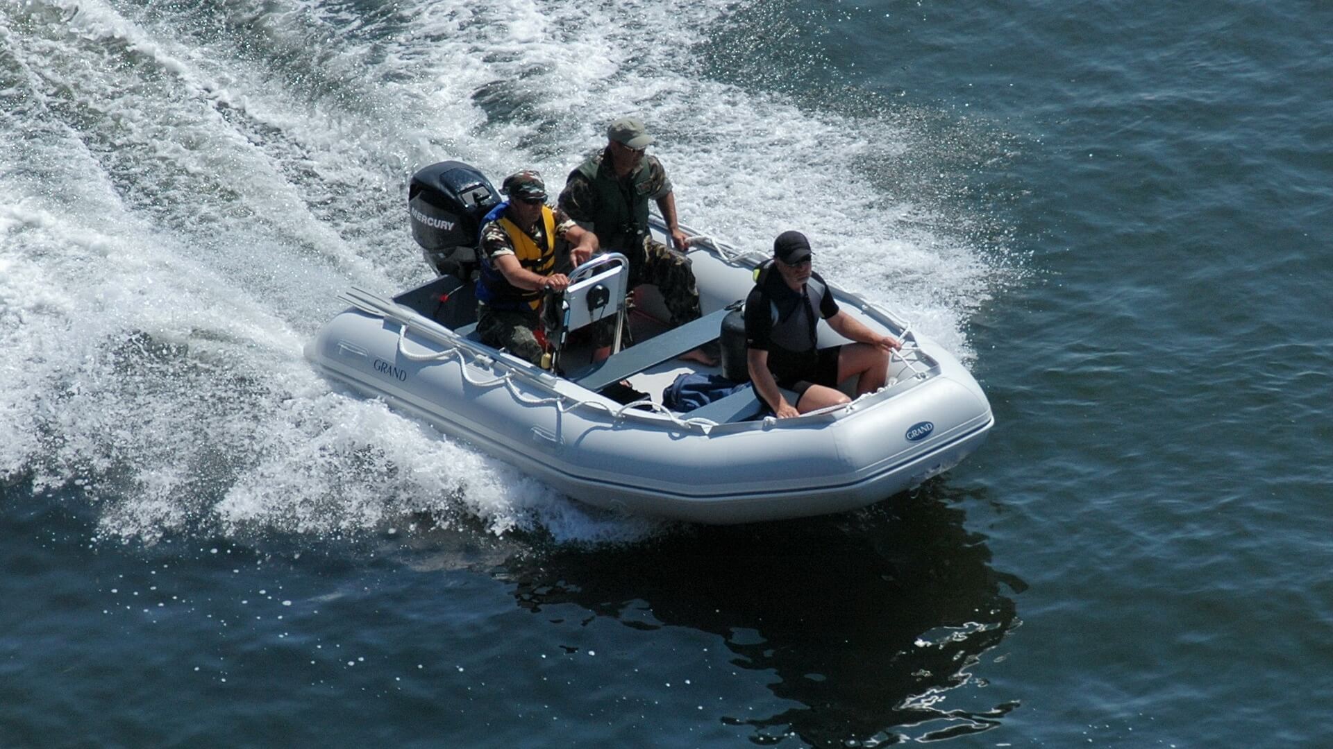 Надувная лодка GRAND RANGER «R380» с рулевой стойкой CS-02 Складная надувная лодка с настилом GRAND Ranger R380, Надувная лодка GRAND Ranger R380, GRAND Ranger R380, GRAND R380, Надувная лодка GRAND, Надувная лодка ГРАНД, Разборная надувная лодка с настилом, Разборная надувная лодка, Fordable Boats