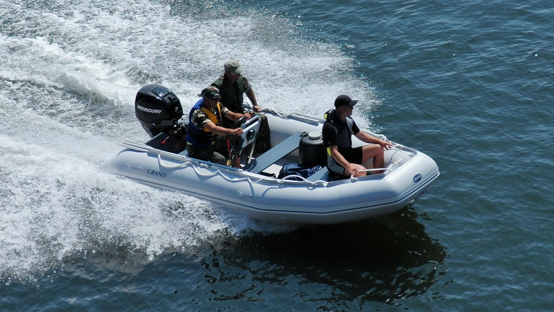 Надувная лодка GRAND RANGER R380 с рулевой стойкой CS-02 Складная надувная лодка с настилом GRAND Ranger R380, Надувная лодка GRAND Ranger R380, GRAND Ranger R380, GRAND R380, Надувная лодка GRAND, Надувная лодка ГРАНД, Разборная надувная лодка с настилом, Разборная надувная лодка, Fordable Boats