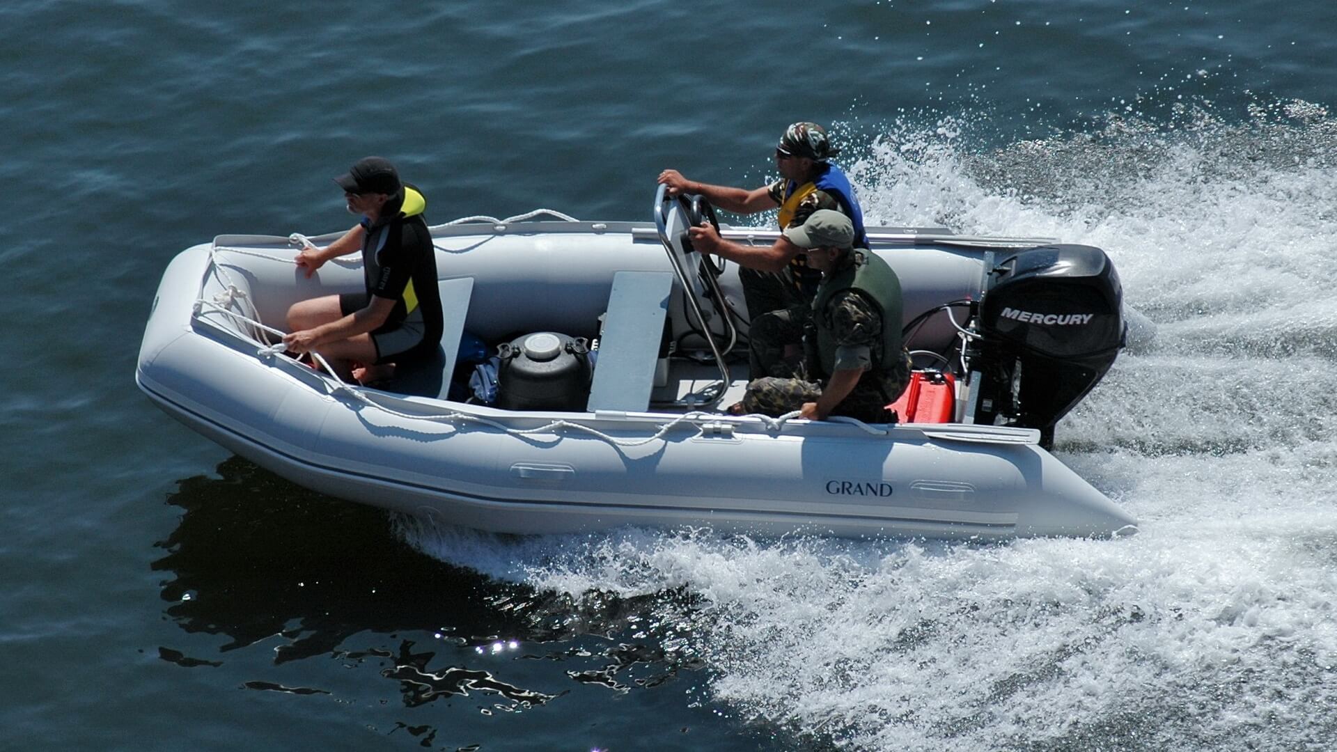 Надувная лодка GRAND RANGER R380 с рулевой стойкой CS-02 Складная надувная лодка с настилом GRAND Ranger R380, Надувная лодка GRAND Ranger R380, GRAND Ranger R380, GRAND R380, Надувная лодка GRAND, Надувная лодка ГРАНД, Разборная надувная лодка с настилом, Разборная надувная лодка, Fordable Boats