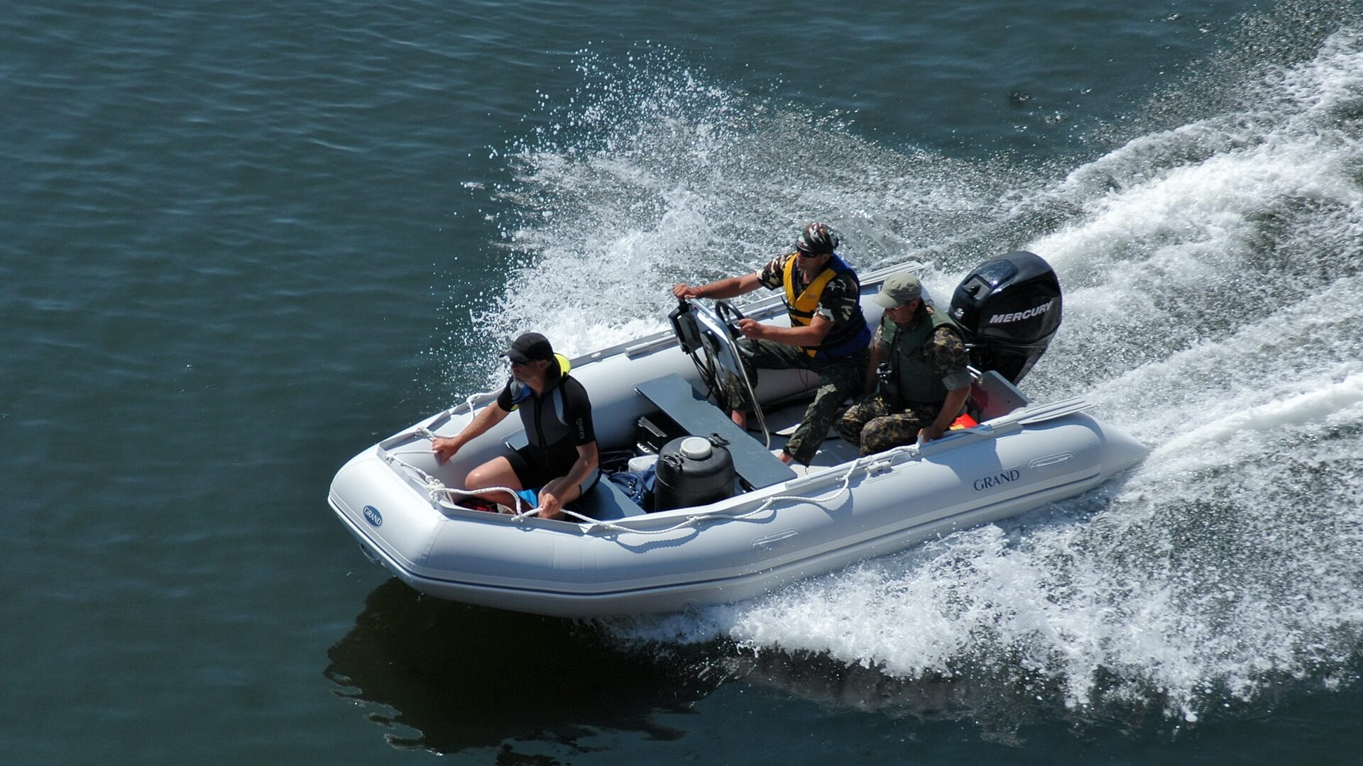 Надувная лодка GRAND RANGER R420 с рулевой стойкой CS-02 Складная надувная лодка с настилом GRAND Ranger R420, Надувная лодка GRAND Ranger R420, GRAND Ranger R420, GRAND R420, Надувная лодка GRAND, Надувная лодка ГРАНД, Разборная надувная лодка с настилом, Разборная надувная лодка, Fordable Boats