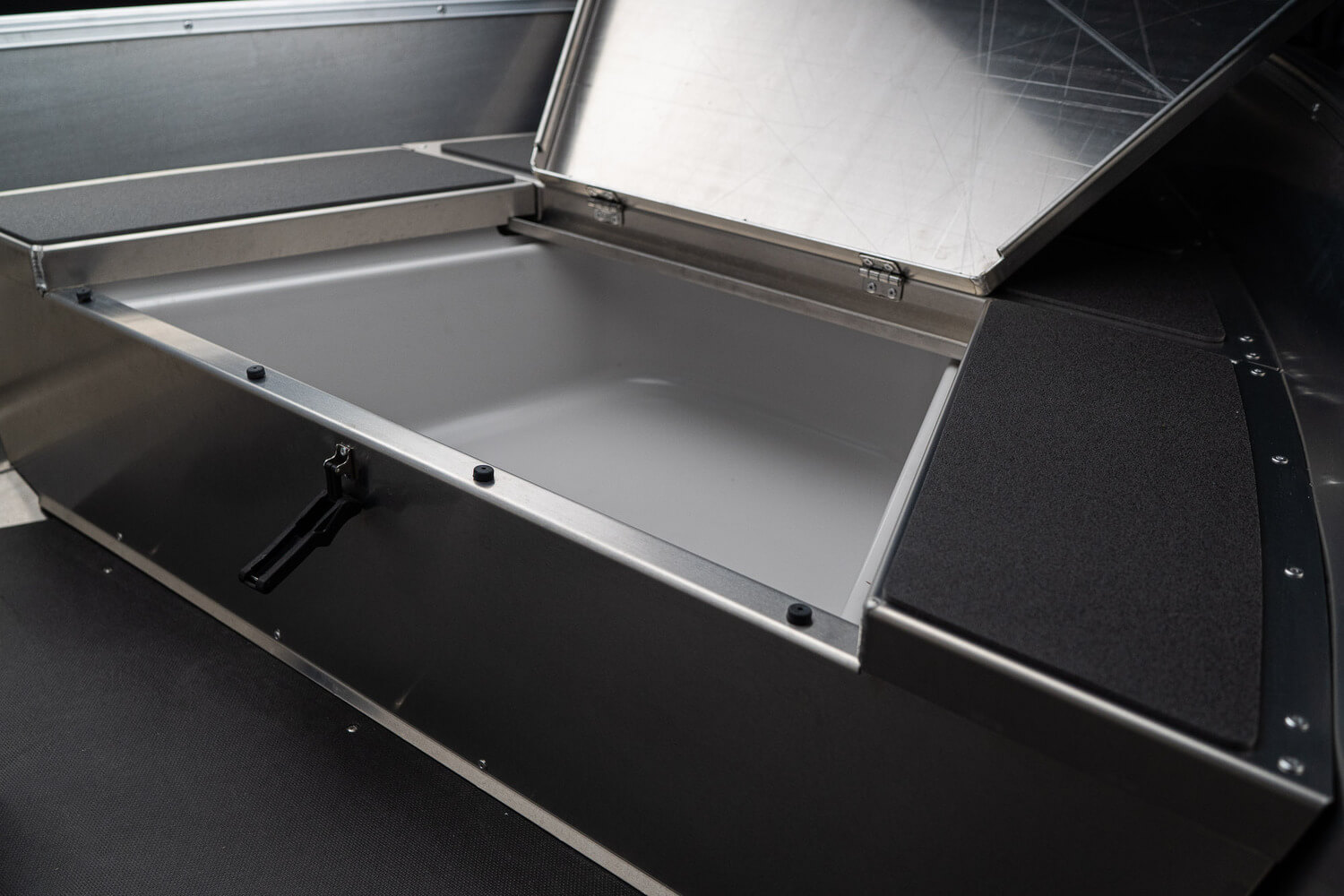BUSTER XSR - Алюминиевая лодка BUSTER XSR, Алюминиевая лодка Buster, Алюминиевая лодка Buster XSR, Aluminium boat BUSTER XSR, Алюмінієвий човен Buster XSR, Алюмінієвий катер Buster XSR, Алюминиевый катер Buster XSR