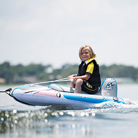 Dolphi Towable Trainer 1P JOBE, Jobe 230113006, Dolphi Trainer JOBE, Jobe Dolphi Trainer, Jobe, Надувной буксируемый водный аттракцион, буксируемый надувной водный аттракцион, надувной водный аттракцион, водный аттракцион, буксируемый водный аттракцион, буксируемый аттракцион, водный аттракцион Jobe, одноместная плюшка, плюшка, детский водный аттракцион, детская плюшка