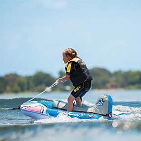 Dolphi Towable Trainer 1P JOBE, Jobe 230113006, Dolphi Trainer JOBE, Jobe Dolphi Trainer, Jobe, Надувной буксируемый водный аттракцион, буксируемый надувной водный аттракцион, надувной водный аттракцион, водный аттракцион, буксируемый водный аттракцион, буксируемый аттракцион, водный аттракцион Jobe, одноместная плюшка, плюшка, детский водный аттракцион, детская плюшка