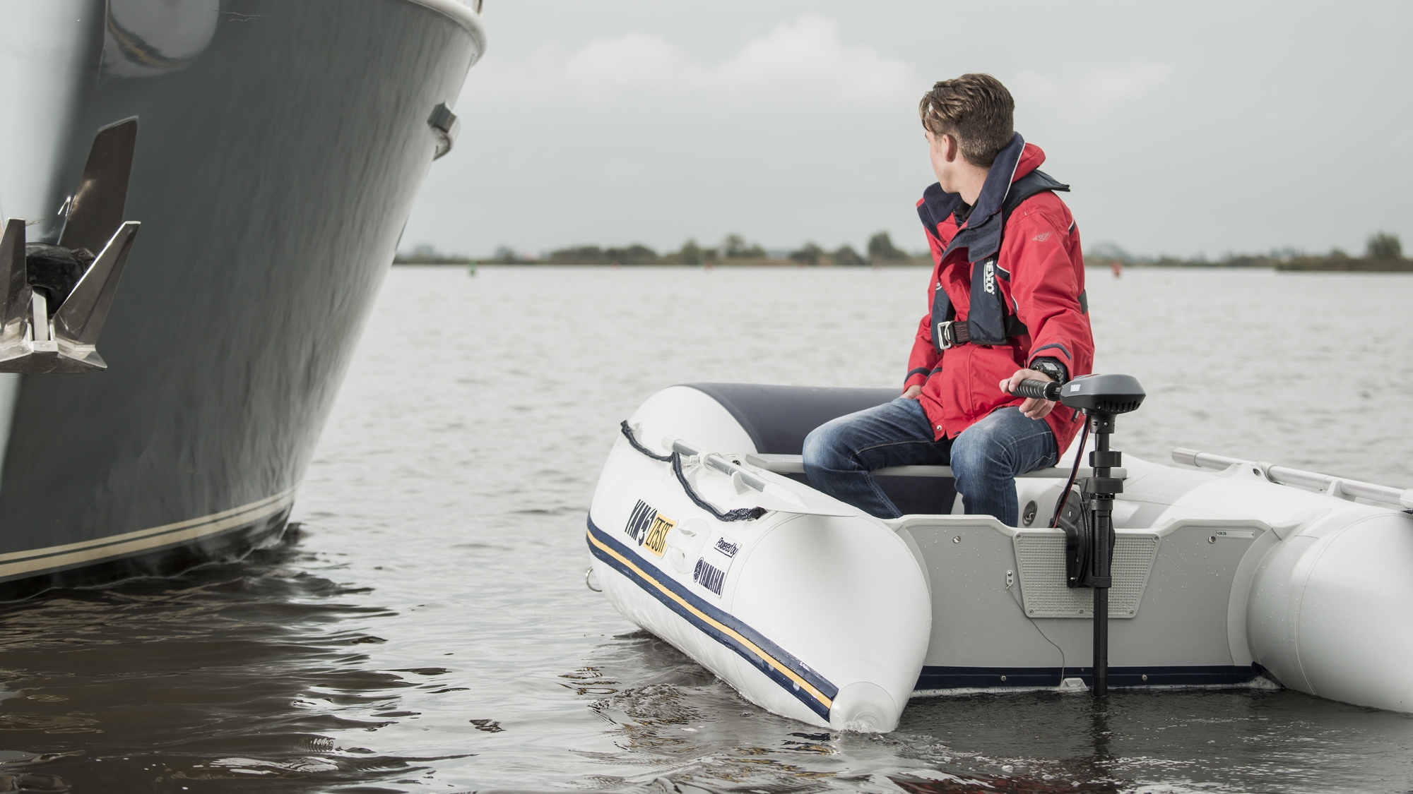 Лодочный электромотор Yamaha M32 с транцевым креплением Лодочный электромотор, Лодочный электромотор Yamaha, Лодочный электромотор Yamaha M32, электромотор Yamaha, Yamaha M32, Yamaha M 32, Yamaha M-32, Yamaha M32S, Yamaha M 32S, Yamaha M-32S, Электроприводы Yamaha