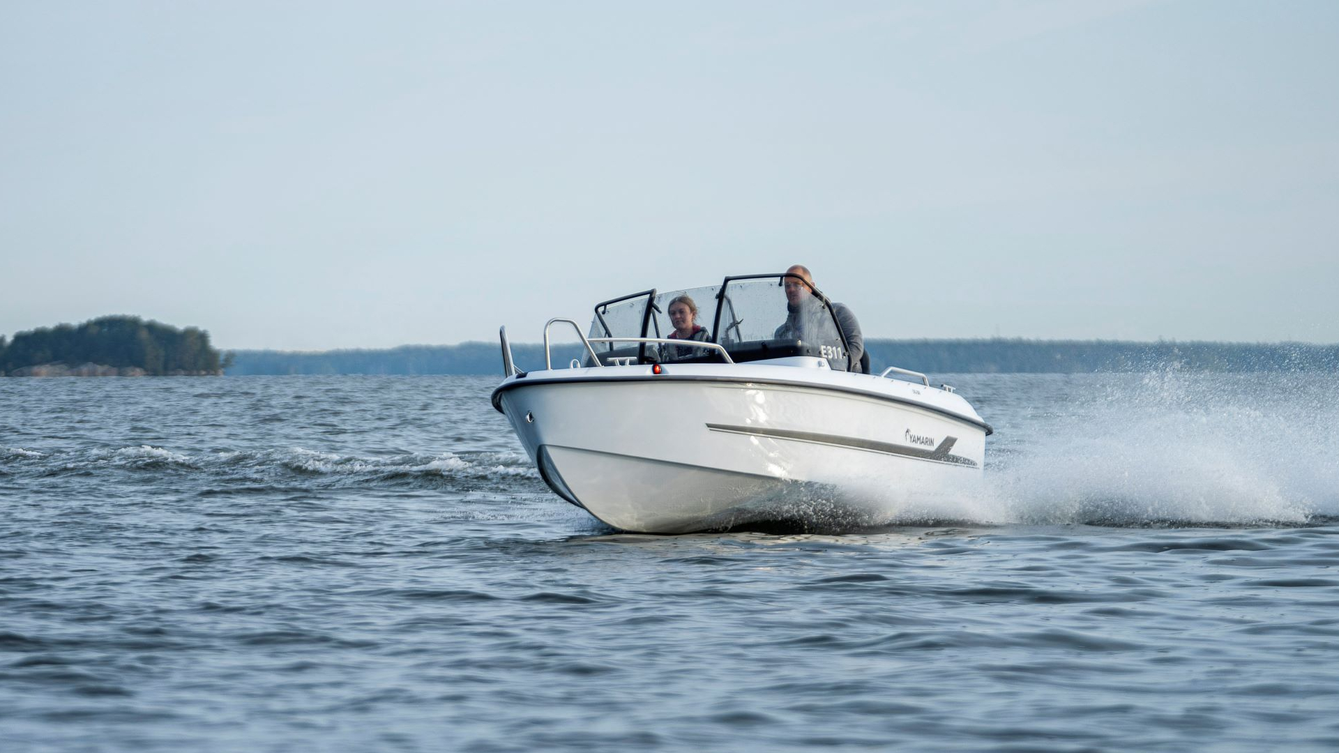 Yamarin 50 Bow Rider - Стеклопластиковая лодка с открытым вместительным носовым кокпитом Yamarin 50 Bow Rider, Yamarin 50 BR, Yamarin 50BR, Стеклопластиковая лодка Yamarin, Стеклопластиковая лодка Yamarin 50 BR, Стеклопластиковая лодка Yamarin 50 Bow Rider, Стеклопластиковый катер Yamarin, Стеклопластиковый катер Yamarin 50 BR, Стеклопластиковый катер Yamarin 50 Bow Rider, Ямарин 50 БР