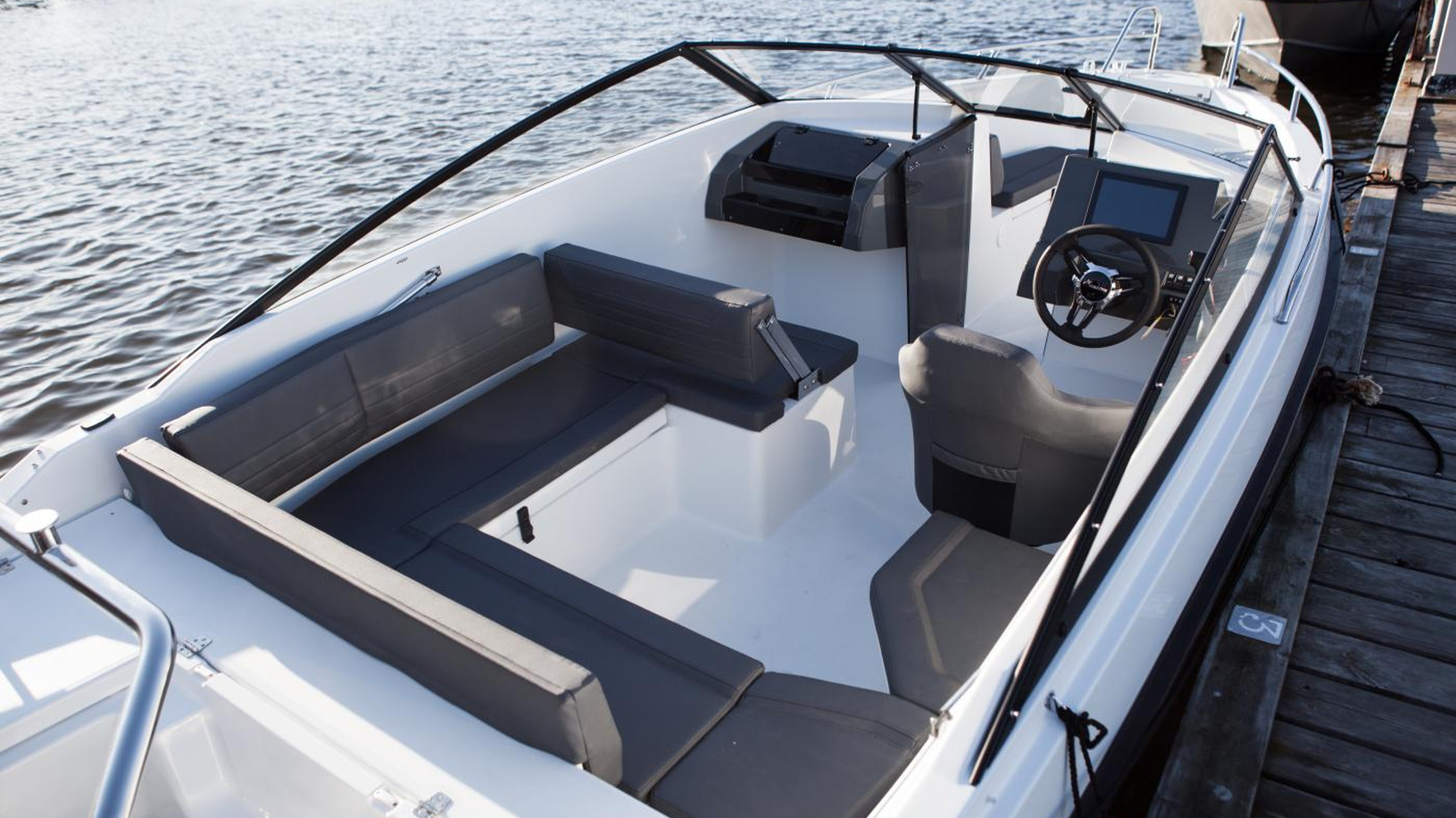 Yamarin 63 Bow Rider - Стеклопластиковый катер с открытым вместительным носовым кокпитом Yamarin 63 Bow Rider, Yamarin 63 BR, Yamarin 63BR, Стеклопластиковая лодка Yamarin, Стеклопластиковая лодка Yamarin 63 BR, Стеклопластиковая лодка Yamarin 63 Bow Rider, Стеклопластиковый катер Yamarin, Стеклопластиковый катер Yamarin 63 BR, Стеклопластиковый катер Yamarin 63 Bow Rider, Ямарин 63 БР