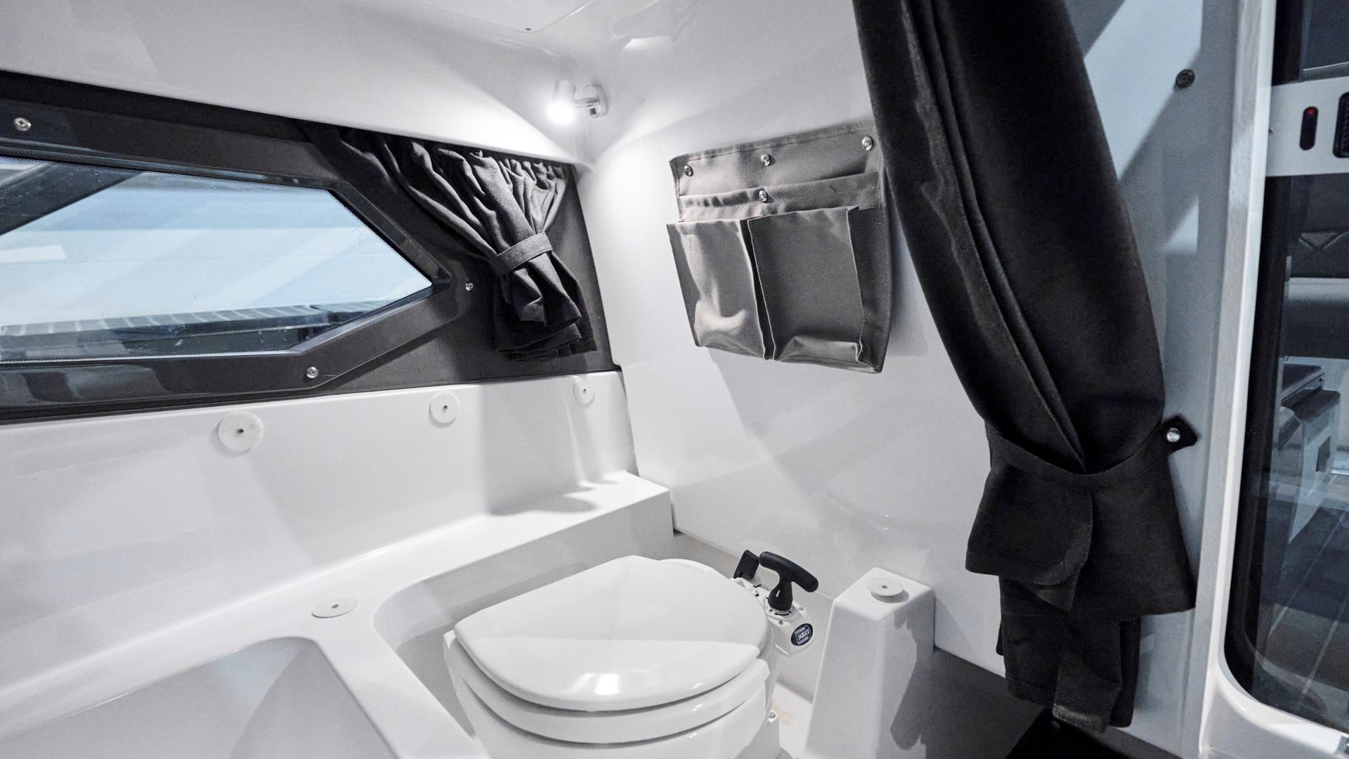 Yamarin 67 Day Cruiser - Стеклопластиковый катер с носовой каютой Yamarin 67 Day Cruiser, Yamarin 67 DC, Yamarin 67DC, Стеклопластиковая лодка Yamarin, Стеклопластиковая лодка Yamarin 67 DC, Стеклопластиковая лодка Yamarin 67 Day Cruiser, Стеклопластиковый катер Yamarin, Стеклопластиковый катер Yamarin 67 DC, Стеклопластиковый катер Yamarin 67 Day Cruiser, Ямарин 67 ДС
