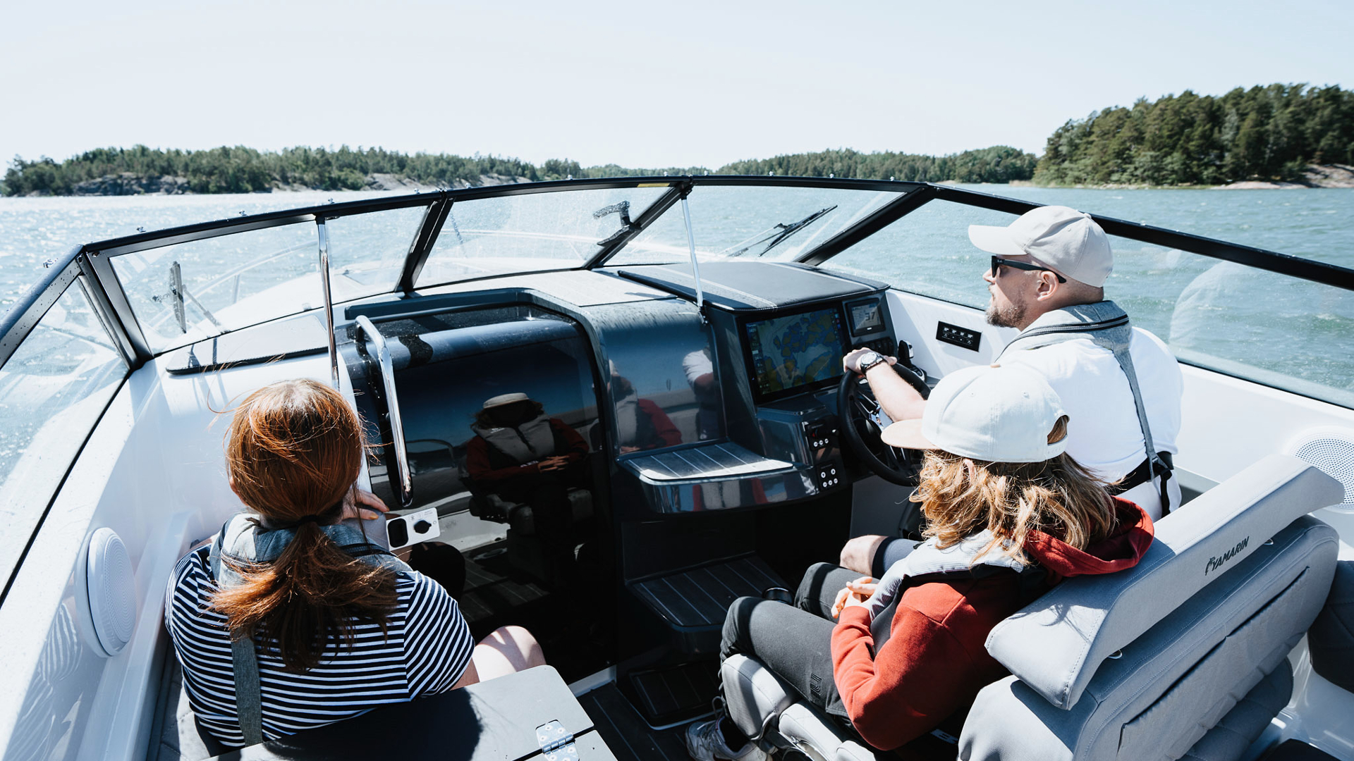 Yamarin 67 Day Cruiser - Стеклопластиковый катер с носовой каютой Yamarin 67 Day Cruiser, Yamarin 67 DC, Yamarin 67DC, Стеклопластиковая лодка Yamarin, Стеклопластиковая лодка Yamarin 67 DC, Стеклопластиковая лодка Yamarin 67 Day Cruiser, Стеклопластиковый катер Yamarin, Стеклопластиковый катер Yamarin 67 DC, Стеклопластиковый катер Yamarin 67 Day Cruiser, Ямарин 67 ДС