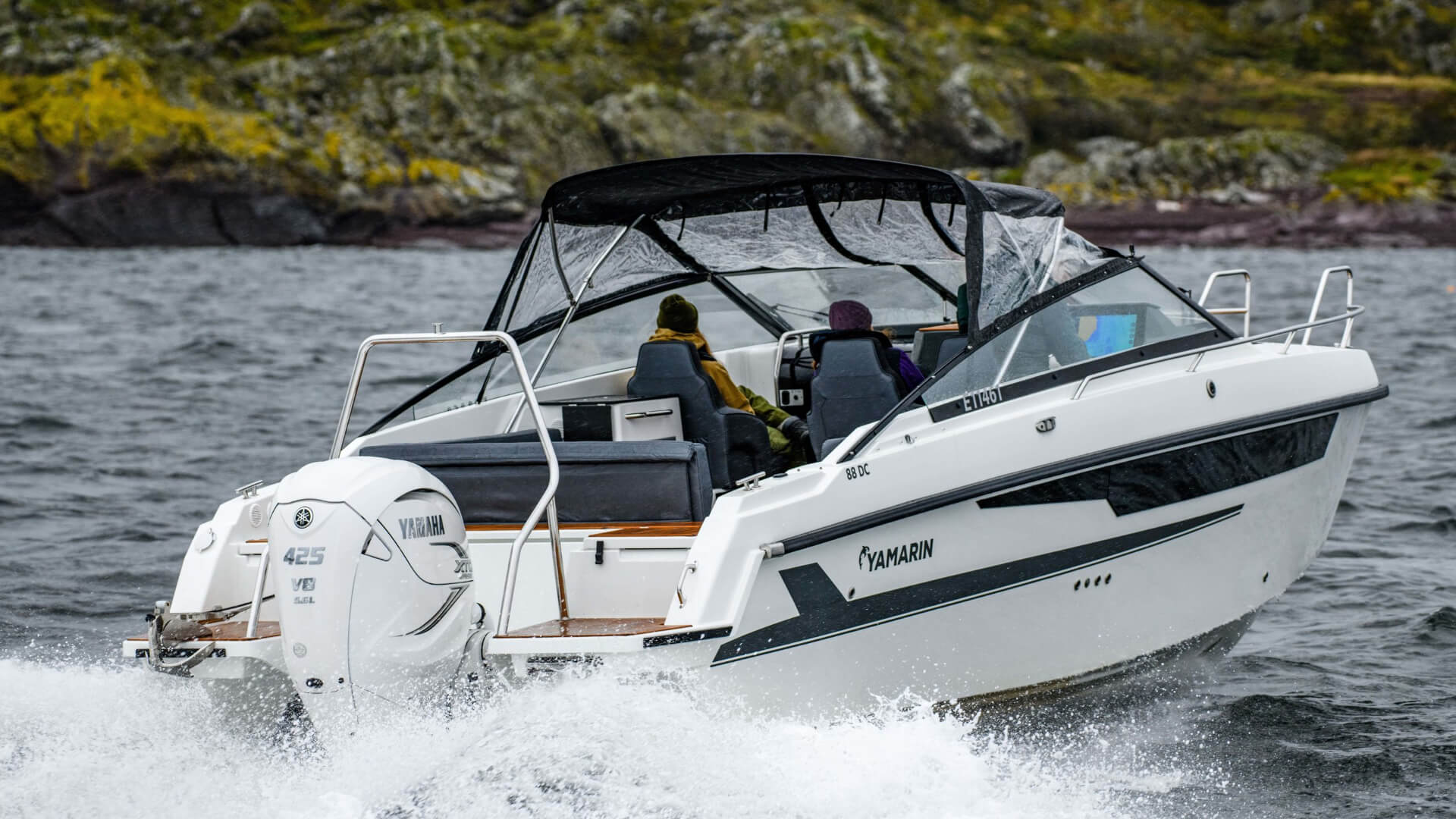 Yamarin 88 Day Cruiser - Скоростной стеклопластиковый катер с двумя каютами Yamarin 88 Day Cruiser, Yamarin 88 DC, Yamarin 88DC, Стеклопластиковая лодка Yamarin, Стеклопластиковая лодка Yamarin 88 DC, Стеклопластиковая лодка Yamarin 88 Day Cruiser, Стеклопластиковый катер Yamarin, Стеклопластиковый катер Yamarin 88 DC, Стеклопластиковый катер Yamarin 88 Day Cruiser, Ямарин 88 ДС