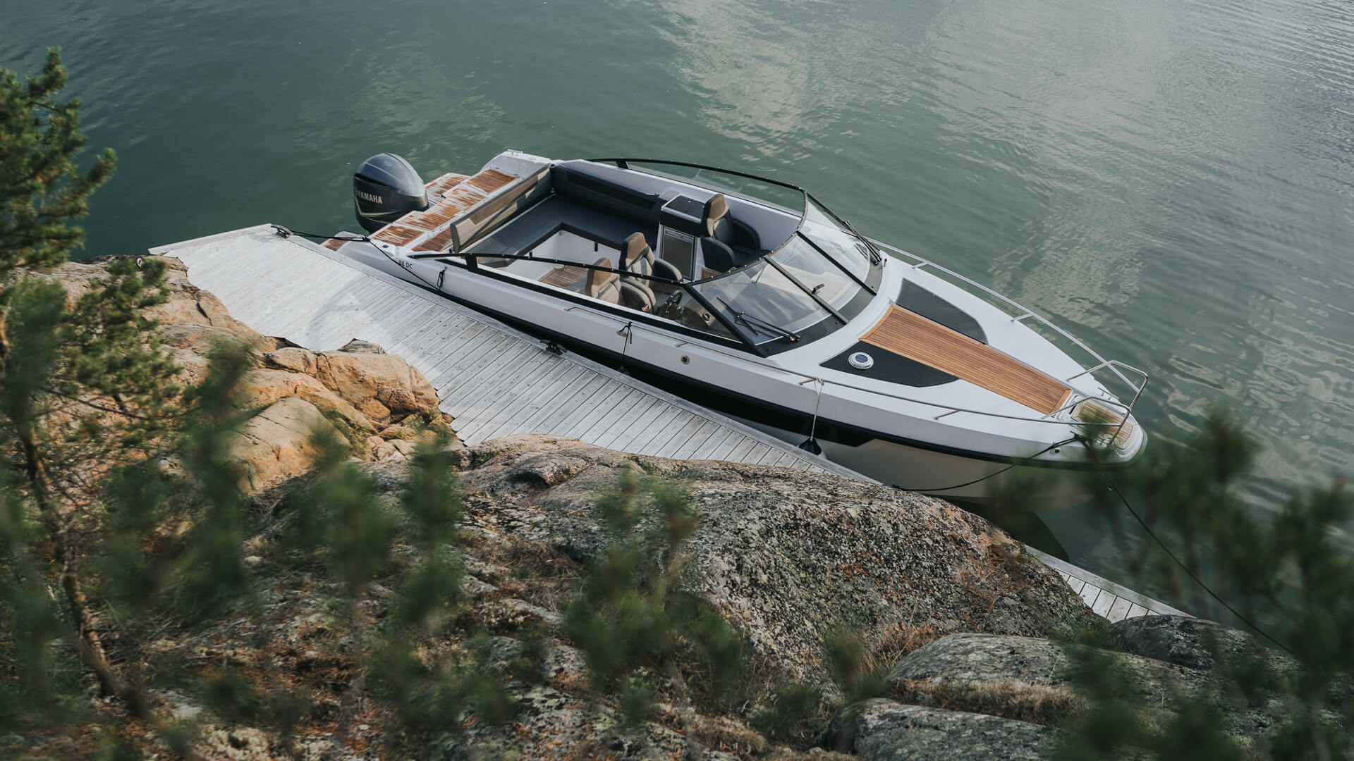 Yamarin 88 Day Cruiser - Скоростной стеклопластиковый катер с двумя каютами Yamarin 88 Day Cruiser, Yamarin 88 DC, Yamarin 88DC, Стеклопластиковая лодка Yamarin, Стеклопластиковая лодка Yamarin 88 DC, Стеклопластиковая лодка Yamarin 88 Day Cruiser, Стеклопластиковый катер Yamarin, Стеклопластиковый катер Yamarin 88 DC, Стеклопластиковый катер Yamarin 88 Day Cruiser, Ямарин 88 ДС