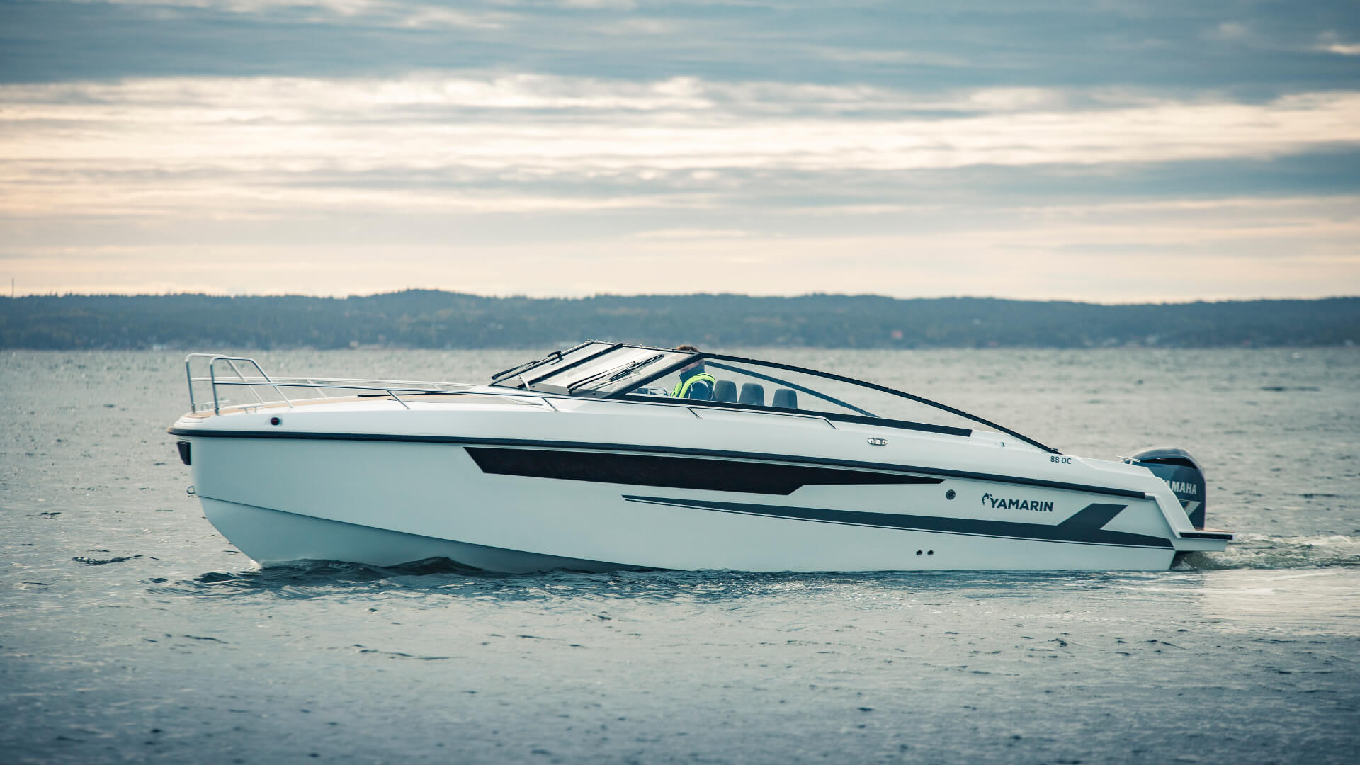 Yamarin 88 Day Cruiser - Скоростной стеклопластиковый катер с двумя каютами Yamarin 88 Day Cruiser, Yamarin 88 DC, Yamarin 88DC, Стеклопластиковая лодка Yamarin, Стеклопластиковая лодка Yamarin 88 DC, Стеклопластиковая лодка Yamarin 88 Day Cruiser, Стеклопластиковый катер Yamarin, Стеклопластиковый катер Yamarin 88 DC, Стеклопластиковый катер Yamarin 88 Day Cruiser, Ямарин 88 ДС