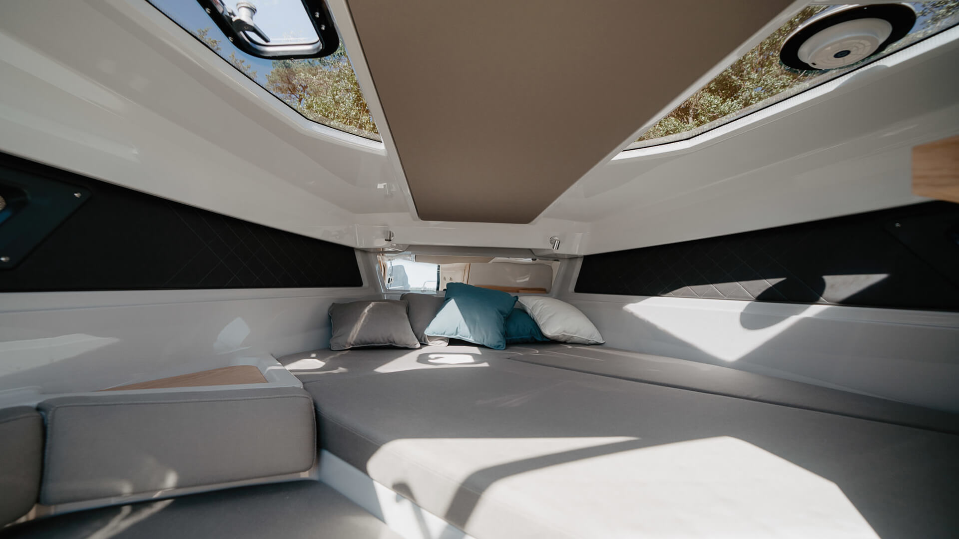 Yamarin 88 Day Cruiser - Скоростной стеклопластиковый катер с двумя каютами Yamarin 88 Day Cruiser, Yamarin 88 DC, Yamarin 88DC, Стеклопластиковая лодка Yamarin, Стеклопластиковая лодка Yamarin 88 DC, Стеклопластиковая лодка Yamarin 88 Day Cruiser, Стеклопластиковый катер Yamarin, Стеклопластиковый катер Yamarin 88 DC, Стеклопластиковый катер Yamarin 88 Day Cruiser, Ямарин 88 ДС