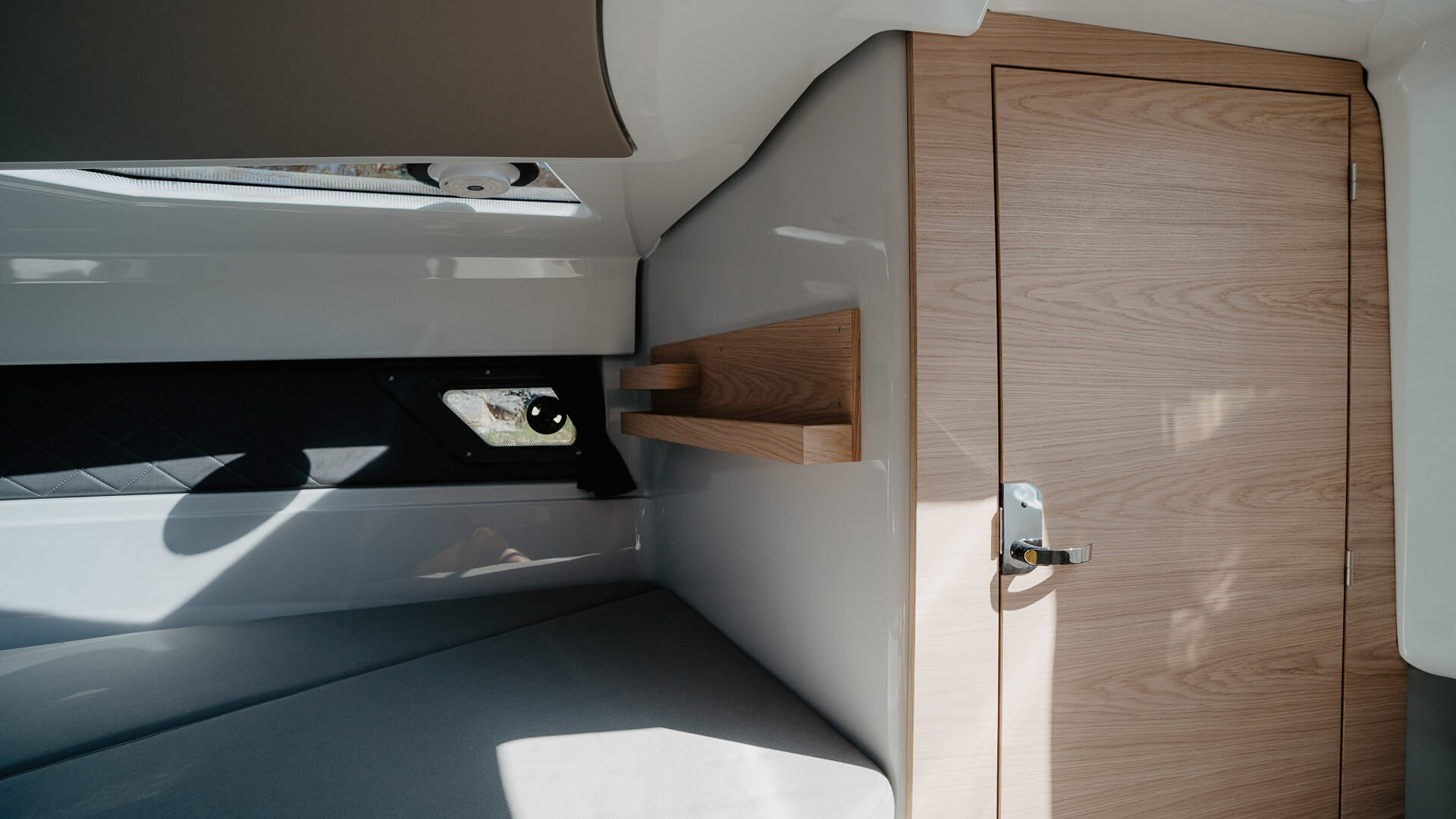 Yamarin 88 Day Cruiser - Скоростной стеклопластиковый катер с двумя каютами Yamarin 88 Day Cruiser, Yamarin 88 DC, Yamarin 88DC, Стеклопластиковая лодка Yamarin, Стеклопластиковая лодка Yamarin 88 DC, Стеклопластиковая лодка Yamarin 88 Day Cruiser, Стеклопластиковый катер Yamarin, Стеклопластиковый катер Yamarin 88 DC, Стеклопластиковый катер Yamarin 88 Day Cruiser, Ямарин 88 ДС