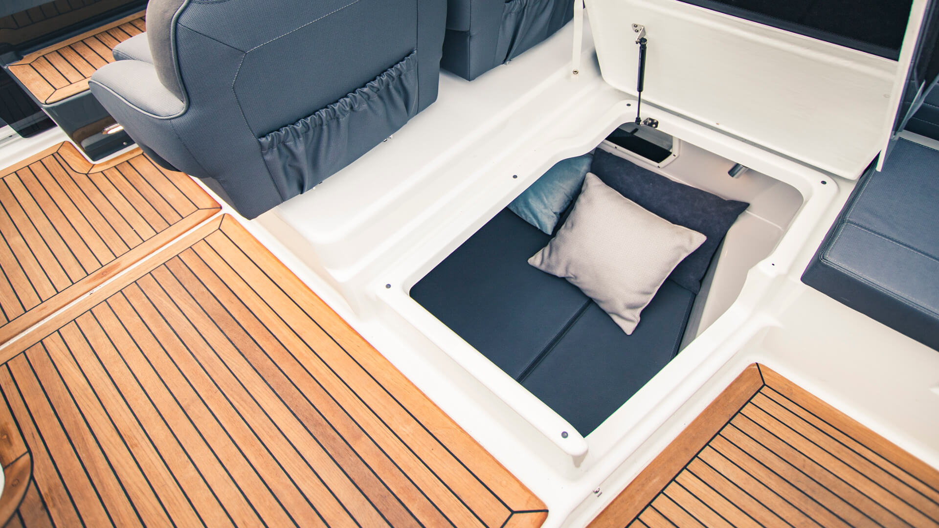 Yamarin 88 Day Cruiser - Скоростной стеклопластиковый катер с двумя каютами Yamarin 88 Day Cruiser, Yamarin 88 DC, Yamarin 88DC, Стеклопластиковая лодка Yamarin, Стеклопластиковая лодка Yamarin 88 DC, Стеклопластиковая лодка Yamarin 88 Day Cruiser, Стеклопластиковый катер Yamarin, Стеклопластиковый катер Yamarin 88 DC, Стеклопластиковый катер Yamarin 88 Day Cruiser, Ямарин 88 ДС