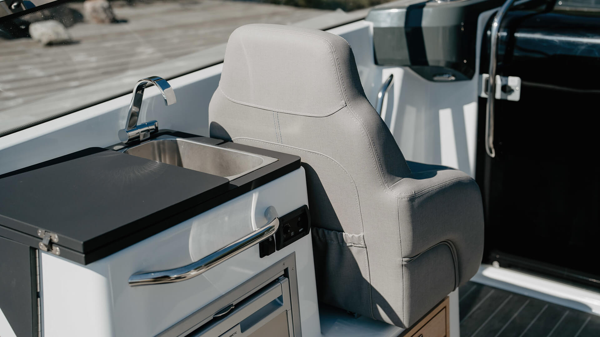 Yamarin 88 Day Cruiser - Скоростной стеклопластиковый катер с двумя каютами Yamarin 88 Day Cruiser, Yamarin 88 DC, Yamarin 88DC, Стеклопластиковая лодка Yamarin, Стеклопластиковая лодка Yamarin 88 DC, Стеклопластиковая лодка Yamarin 88 Day Cruiser, Стеклопластиковый катер Yamarin, Стеклопластиковый катер Yamarin 88 DC, Стеклопластиковый катер Yamarin 88 Day Cruiser, Ямарин 88 ДС