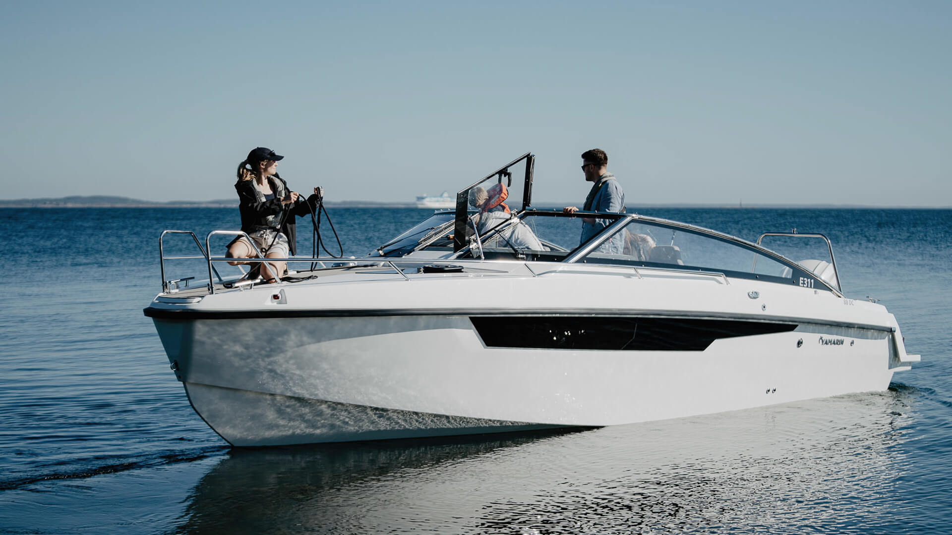 Yamarin 88 Day Cruiser - Скоростной стеклопластиковый катер с двумя каютами Yamarin 88 Day Cruiser, Yamarin 88 DC, Yamarin 88DC, Стеклопластиковая лодка Yamarin, Стеклопластиковая лодка Yamarin 88 DC, Стеклопластиковая лодка Yamarin 88 Day Cruiser, Стеклопластиковый катер Yamarin, Стеклопластиковый катер Yamarin 88 DC, Стеклопластиковый катер Yamarin 88 Day Cruiser, Ямарин 88 ДС