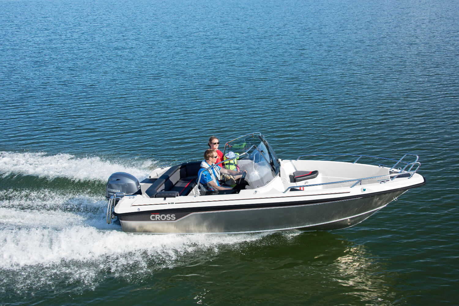 Yamarin CROSS 54 Bow Rider - Комбинированная лодка (алюминий + стеклопластик) Yamarin CROSS 54 Bow Rider, Yamarin CROSS 54 BR, Алюминиевая лодка Yamarin CROSS, Алюминиевая лодка Yamarin CROSS 54 BR, Алюминиевая лодка Yamarin CROSS 54 Bow Rider, Алюминиевый катер Yamarin CROSS 54 BR, Алюминиевый катер Yamarin CROSS 54 Bow Rider