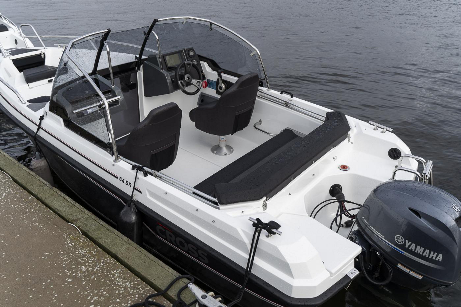 Yamarin CROSS 54 Bow Rider - Комбинированная лодка (алюминий + стеклопластик) Yamarin CROSS 54 Bow Rider, Yamarin CROSS 54 BR, Алюминиевая лодка Yamarin CROSS, Алюминиевая лодка Yamarin CROSS 54 BR, Алюминиевая лодка Yamarin CROSS 54 Bow Rider, Алюминиевый катер Yamarin CROSS 54 BR, Алюминиевый катер Yamarin CROSS 54 Bow Rider