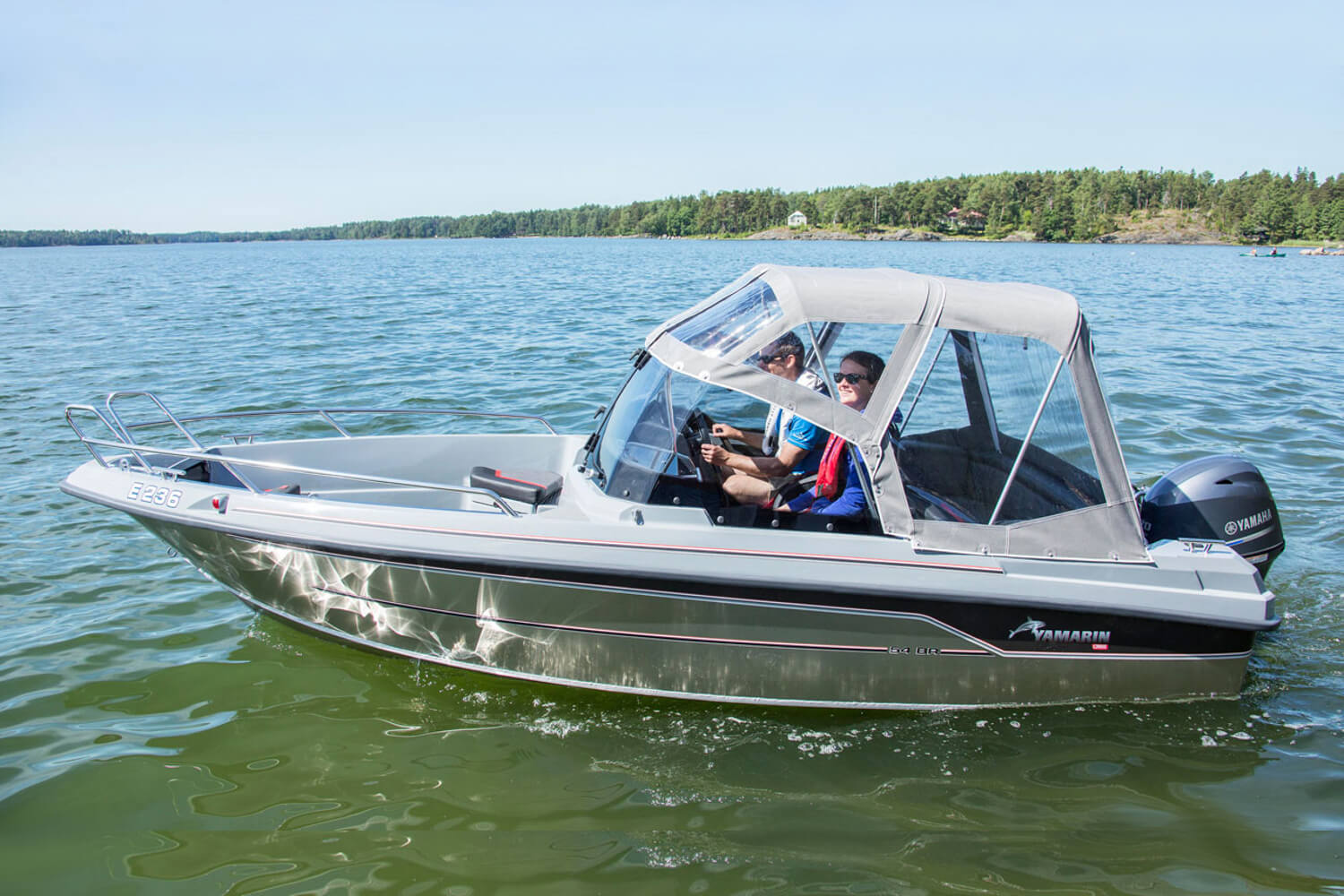 Yamarin CROSS 54 Bow Rider - Комбинированная лодка (алюминий + стеклопластик) Yamarin CROSS 54 Bow Rider, Yamarin CROSS 54 BR, Алюминиевая лодка Yamarin CROSS, Алюминиевая лодка Yamarin CROSS 54 BR, Алюминиевая лодка Yamarin CROSS 54 Bow Rider, Алюминиевый катер Yamarin CROSS 54 BR, Алюминиевый катер Yamarin CROSS 54 Bow Rider