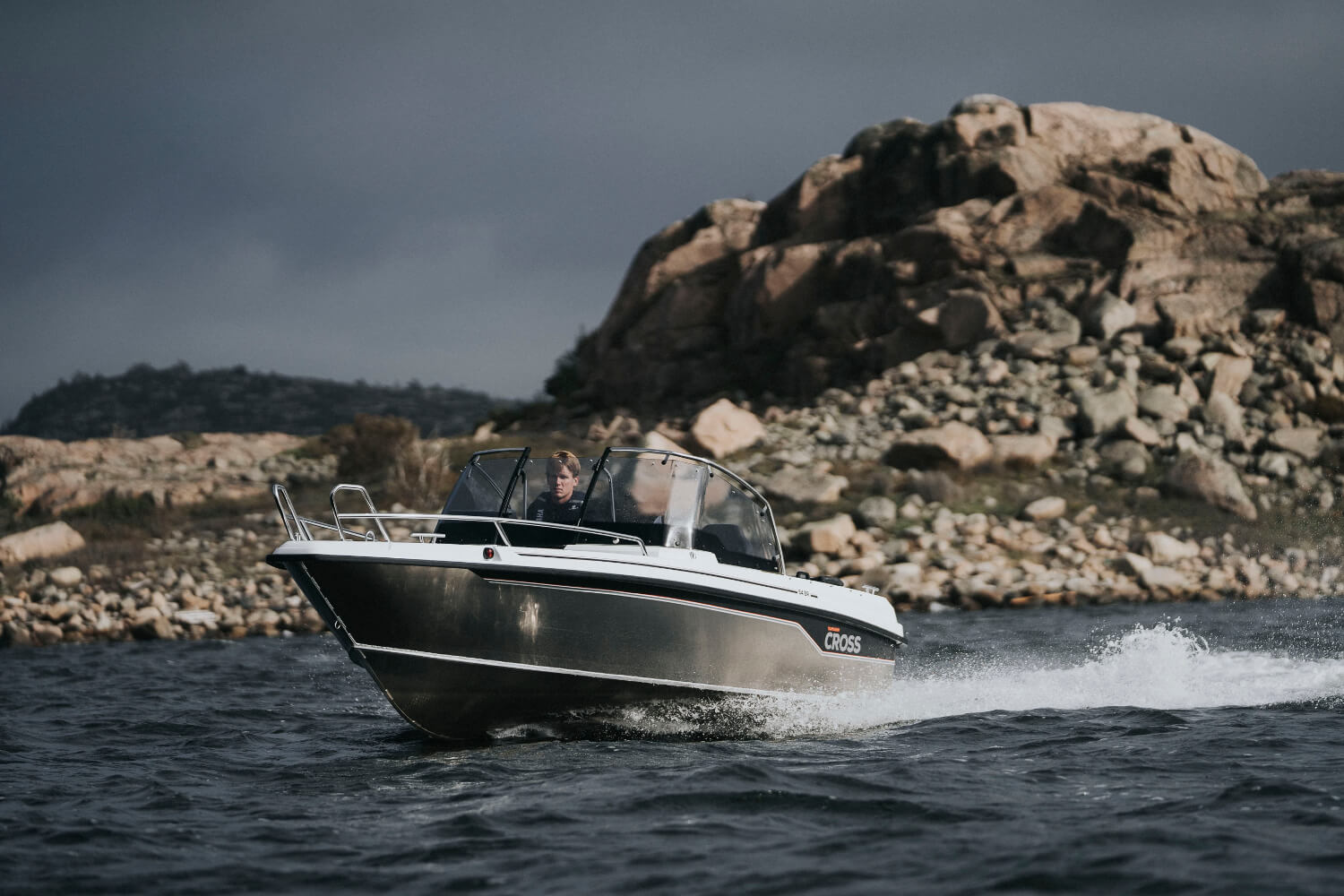 Yamarin CROSS 54 Bow Rider - Комбинированная лодка (алюминий + стеклопластик) Yamarin CROSS 54 Bow Rider, Yamarin CROSS 54 BR, Алюминиевая лодка Yamarin CROSS, Алюминиевая лодка Yamarin CROSS 54 BR, Алюминиевая лодка Yamarin CROSS 54 Bow Rider, Алюминиевый катер Yamarin CROSS 54 BR, Алюминиевый катер Yamarin CROSS 54 Bow Rider