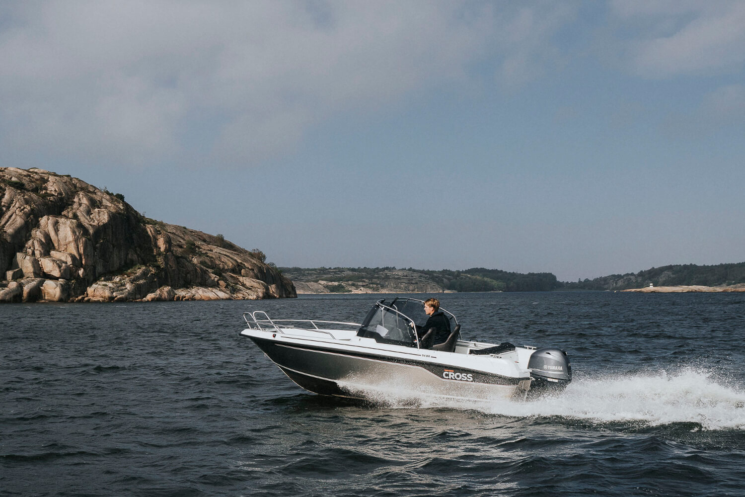Yamarin CROSS 54 Bow Rider - Комбинированная лодка (алюминий + стеклопластик) Yamarin CROSS 54 Bow Rider, Yamarin CROSS 54 BR, Алюминиевая лодка Yamarin CROSS, Алюминиевая лодка Yamarin CROSS 54 BR, Алюминиевая лодка Yamarin CROSS 54 Bow Rider, Алюминиевый катер Yamarin CROSS 54 BR, Алюминиевый катер Yamarin CROSS 54 Bow Rider