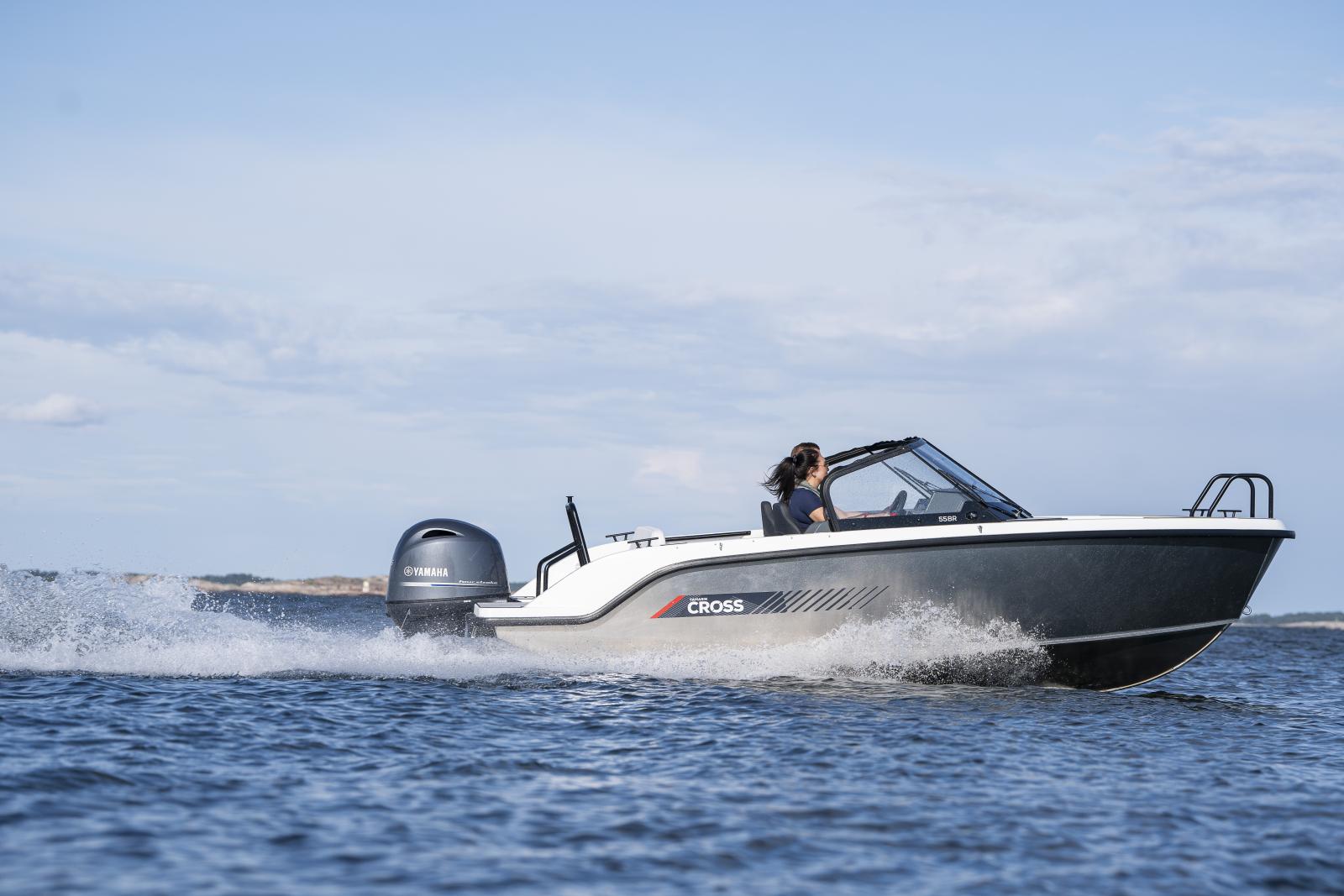 Yamarin CROSS 55 Bow Rider - Комбинированная лодка (алюминий + стеклопластик) Yamarin CROSS 55 Bow Rider, Yamarin CROSS 55 BR, Алюминиевая лодка Yamarin CROSS, Алюминиевая лодка Yamarin CROSS 55 BR, Алюминиевая лодка Yamarin CROSS 55 Bow Rider, Алюминиевый катер Yamarin CROSS 55 BR, Алюминиевый катер Yamarin CROSS 55 Bow Rider