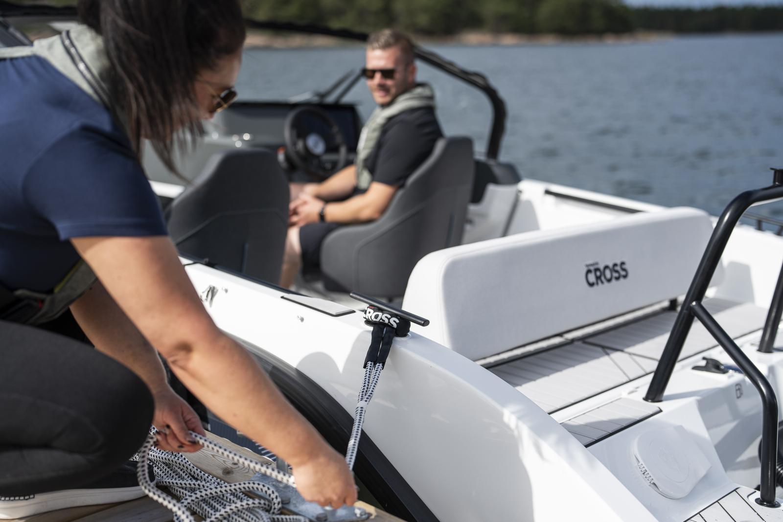 Yamarin CROSS 55 Bow Rider - Комбинированная лодка (алюминий + стеклопластик) Yamarin CROSS 55 Bow Rider, Yamarin CROSS 55 BR, Алюминиевая лодка Yamarin CROSS, Алюминиевая лодка Yamarin CROSS 55 BR, Алюминиевая лодка Yamarin CROSS 55 Bow Rider, Алюминиевый катер Yamarin CROSS 55 BR, Алюминиевый катер Yamarin CROSS 55 Bow Rider