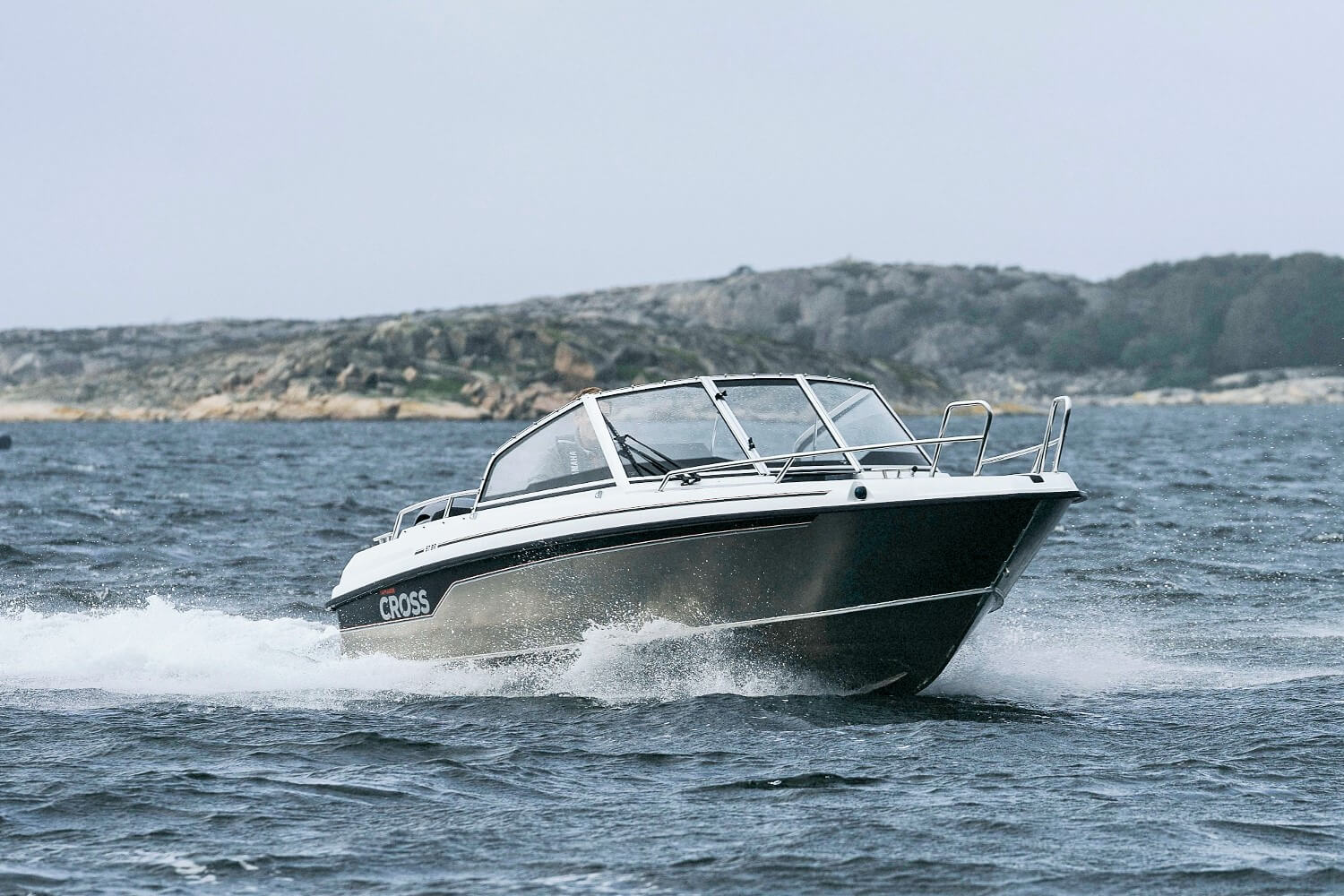 Yamarin CROSS 57 Bow Rider - Комбинированная лодка (алюминий + стеклопластик) Yamarin CROSS 57 Bow Rider, Yamarin CROSS 57 BR, Алюминиевая лодка Yamarin CROSS, Алюминиевая лодка Yamarin CROSS 57 BR, Алюминиевая лодка Yamarin CROSS 57 Bow Rider, Алюминиевый катер Yamarin CROSS 57 BR, Алюминиевый катер Yamarin CROSS 57 Bow Rider, Ямарин Кросс 57 Боу Райдер