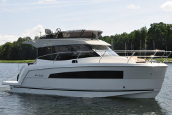 BaltYacht Balt 1018 TYTAN, Balt 1018 TYTAN, BaltYacht Balt 1018 Titanium, Balt 1018 Titanium, Balt 1018, моторная яхта Balt 1018 TYTAN, Полуглиссирующая яхта BaltYacht, Полуглиссирующее прогулочное судно BaltYacht